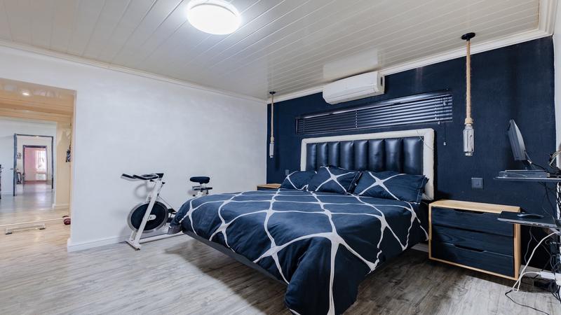 4 Bedroom Property for Sale in Uitsig Western Cape